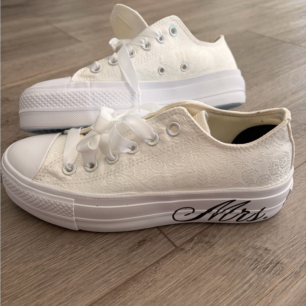 White Lace Platform Chuck Taylor wedding edition NWT